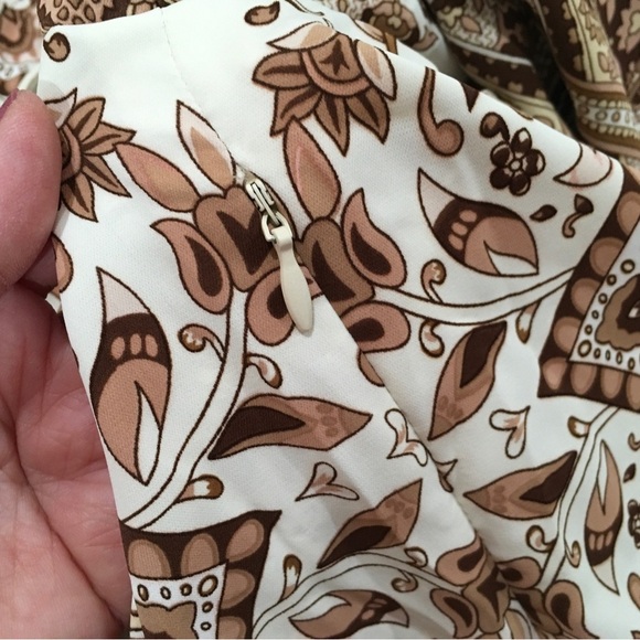 Cupcake&cashmere Womens size S Paisley printed Top Flare Sleeve Brown White New - Picture 3 of 10